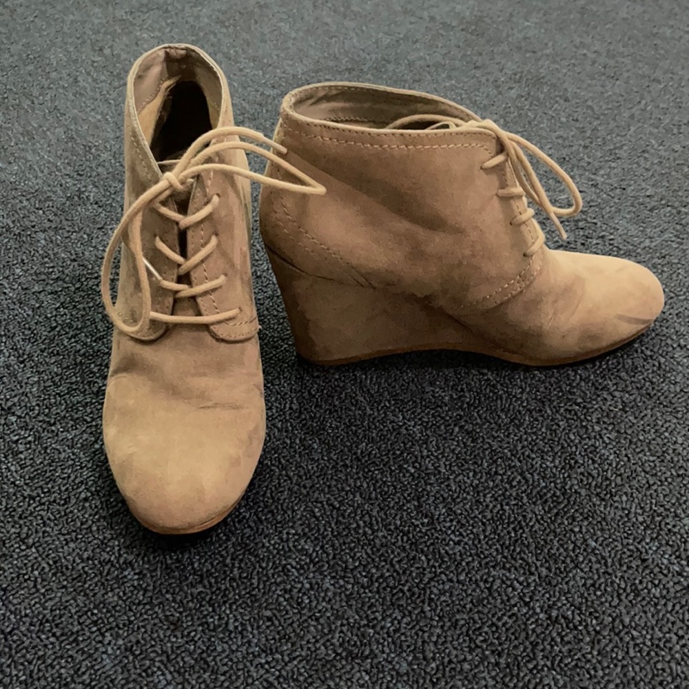 Wedged boots